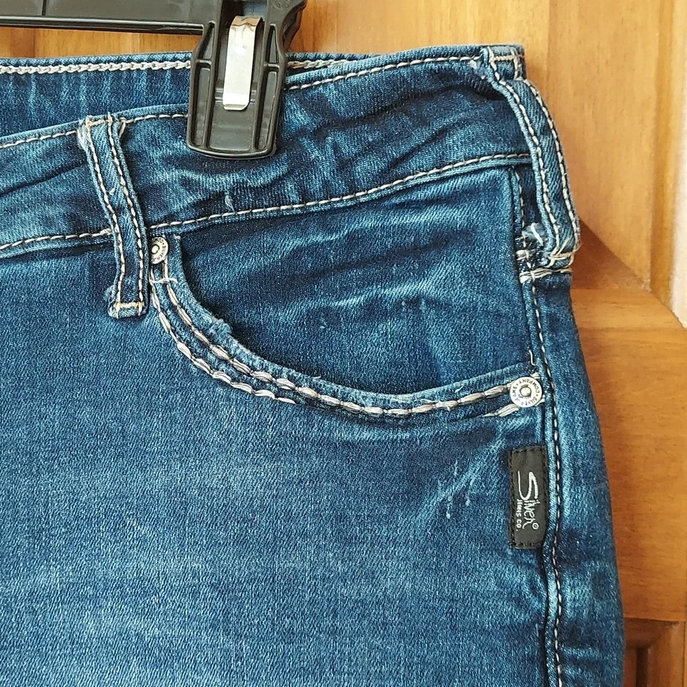 Silver Jeans Elyse Curvy Fit Blue Denim Mid Rise Jean Shorts Size W32 Like New